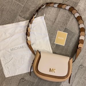 MK fun leather purse! PERFECT CONDITION- NWT